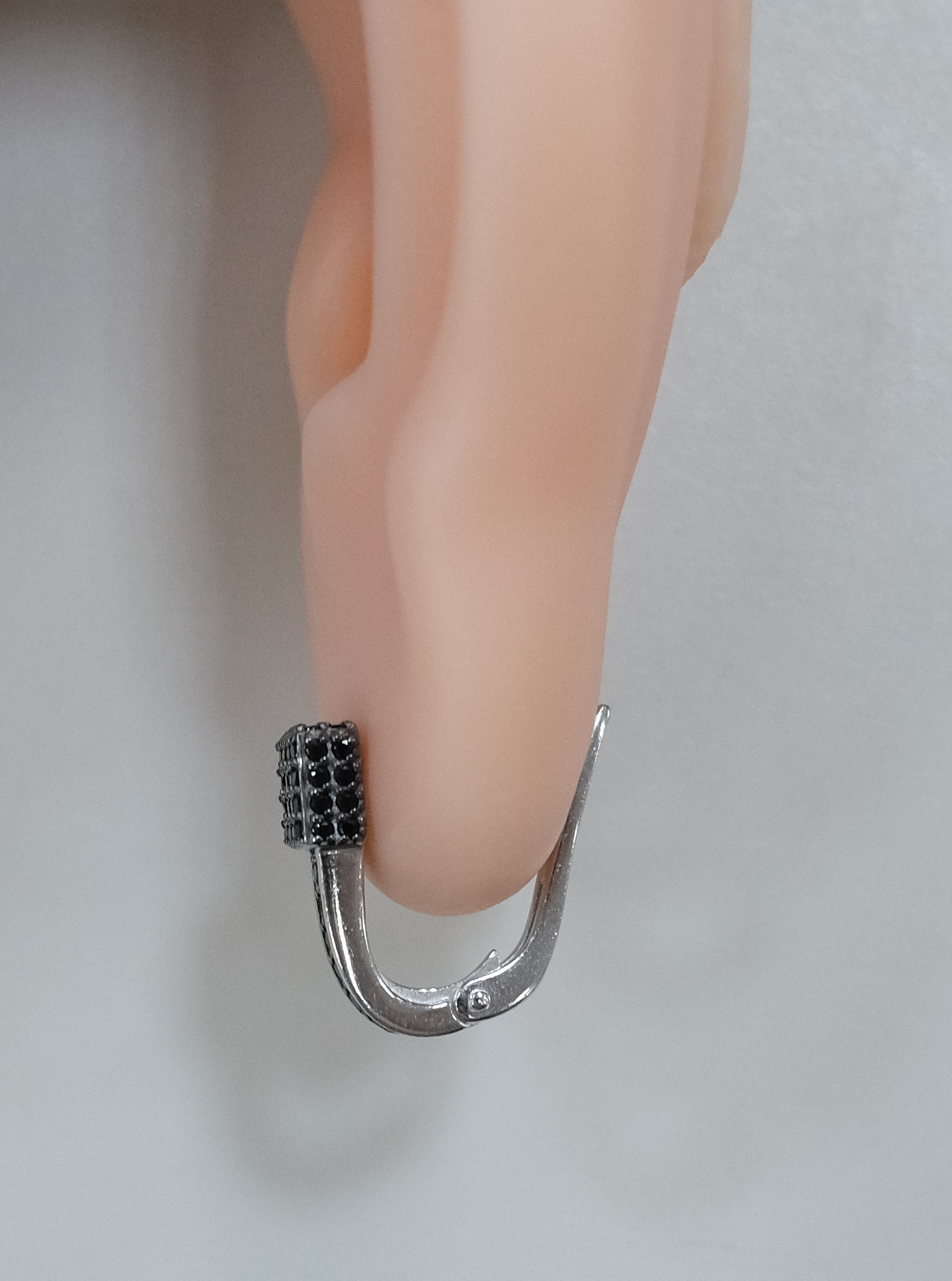 Серебряные серьги со шпинелью